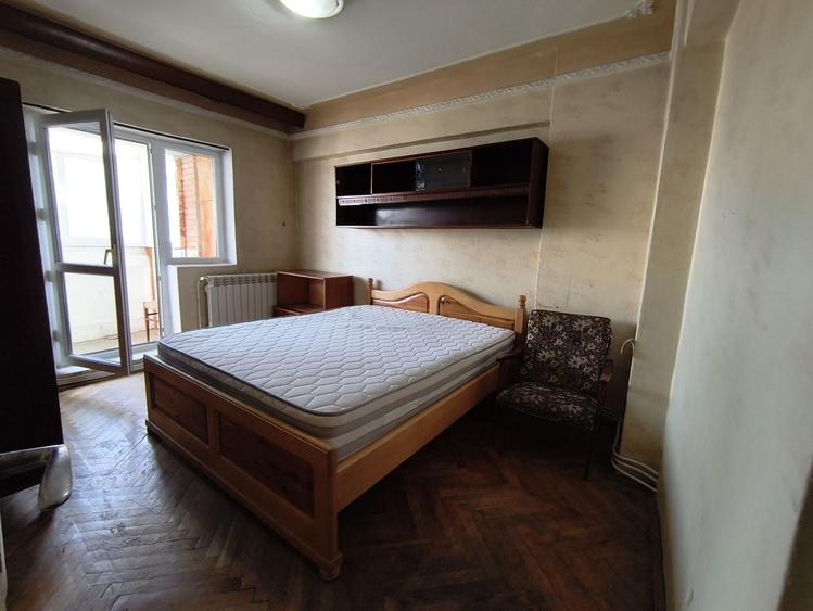 Apartament cu 3 camere decomandat în Păcurari