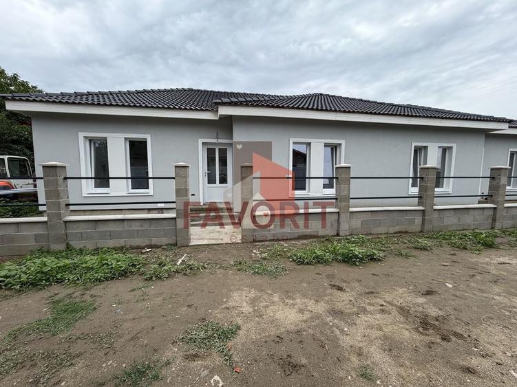 Duplex cu 3 camere cu Canalizare în Utvin