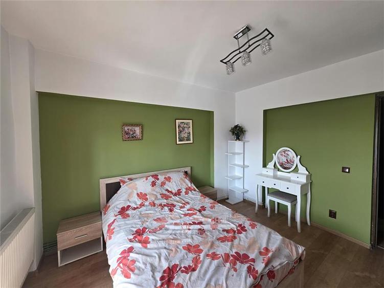 Apartament cu 3 camere decomandat, mobilat în Bd. Independenței