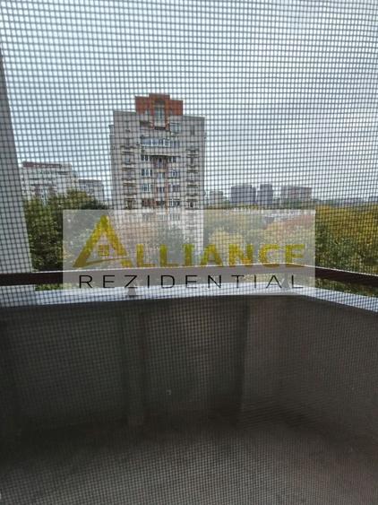 Apartament cu 3 camere decomandat în Sud