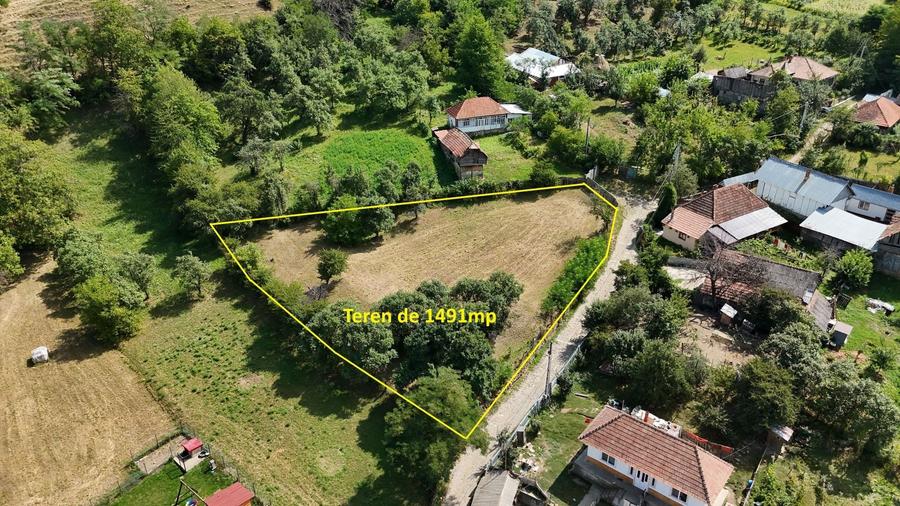 Teren Construcții intravilan de 1491 mp, în Plopu (Dărmănești)