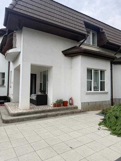 Duplex cu 7 camere cu Canalizare în Băneasa