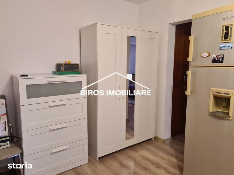 Apartament cu 2 camere decomandat în Rovine