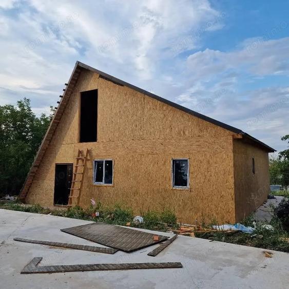 Casă cu 4 camere în Central