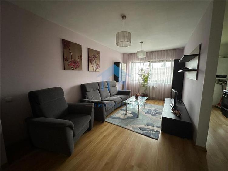 Apartament cu 3 camere decomandat, mobilat în Central