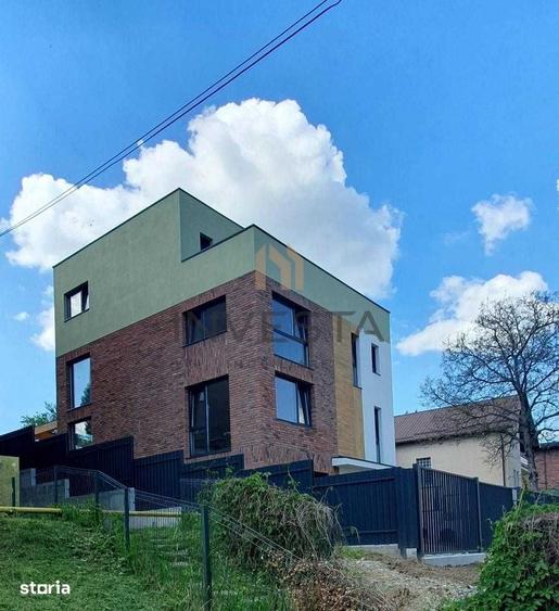 Casă cu 4 camere în Gruia