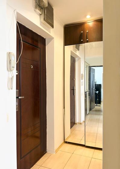 Apartament cu 3 camere semidecomandat în Drumul Taberei