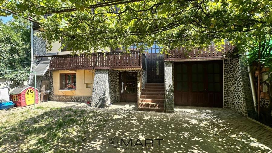 Casă cu 10 camere cu Teren 500 Mp în Calea Poplăcii