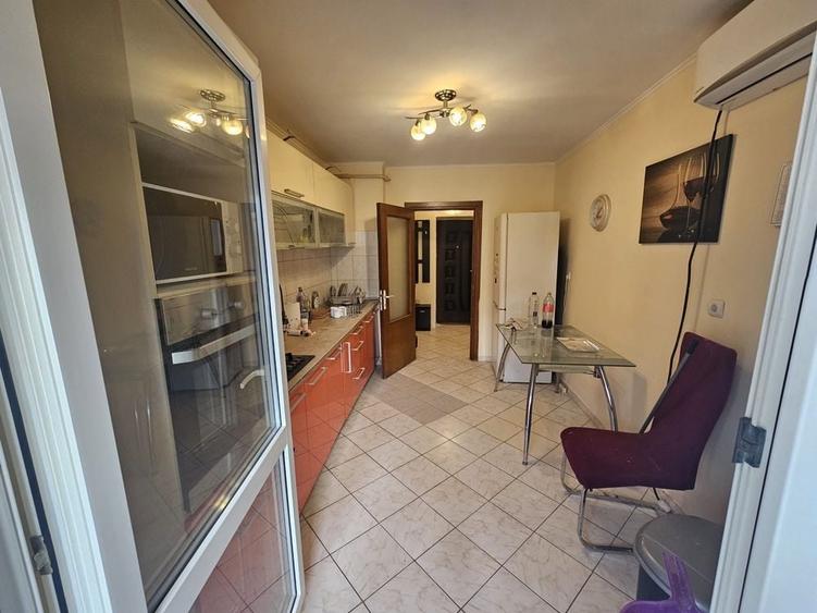 Inchiriez apartament buzaului etaj 1 - 8