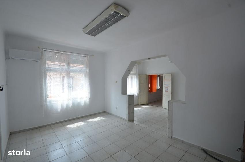 Casă cu 2 camere în Central
