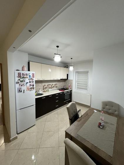 Apartament cu 3 camere decomandat în Micălaca