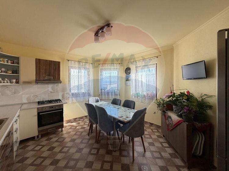 Casă cu 5 camere cu Teren 520 Mp în Cetate