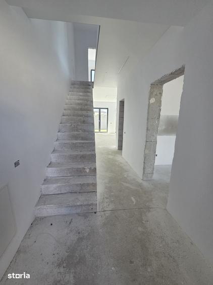 Casă cu 4 camere cu Teren 270 Mp în Central