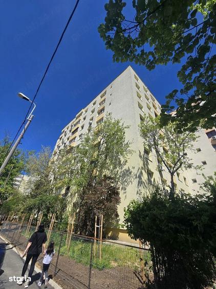 Apartament cu 3 camere decomandat în Tei