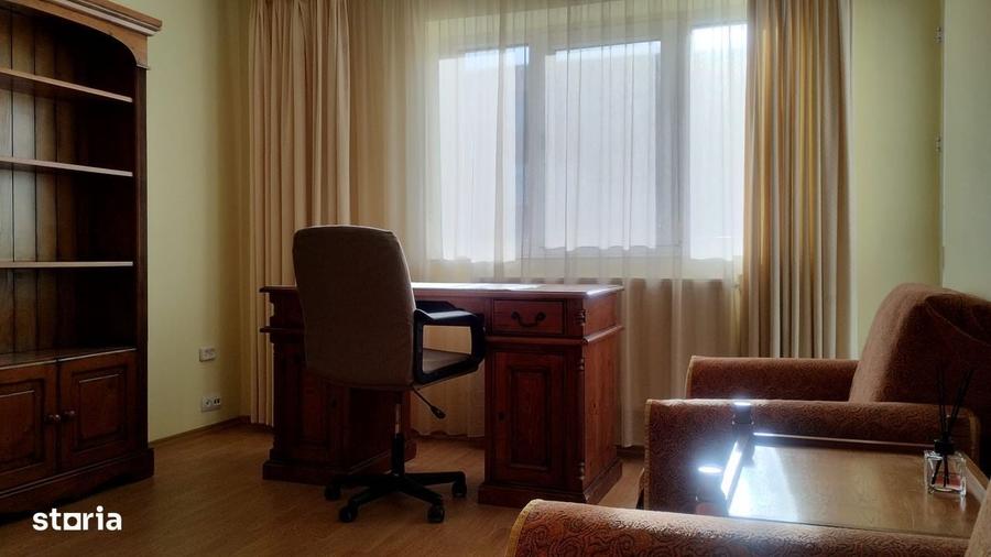 Apartament cu 3 camere decomandat în Exterior Vest