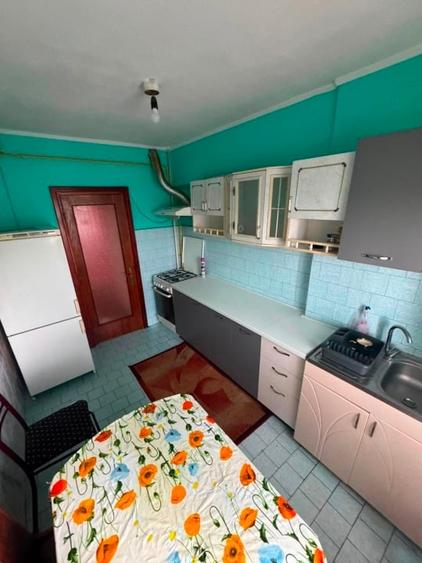 Apartament cu 3 camere decomandat, mobilat în Gară