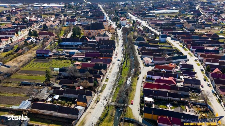 Casă cu 6 camere decomandat cu Canalizare în Hălchiu