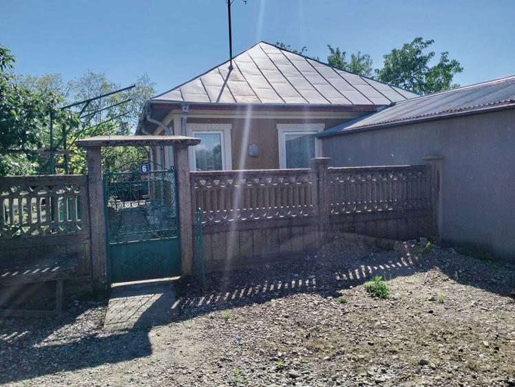 Casă cu 4 camere cu Teren 1850 Mp în Maia