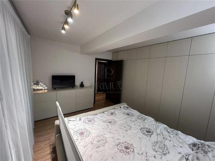 Penthouse cu 3 camere semidecomandat, mobilat în Giroc