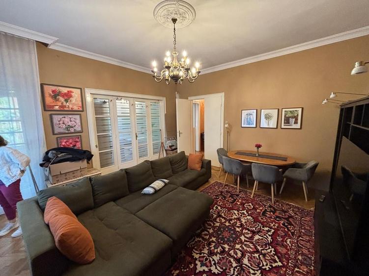 Apartament cu 3 camere semidecomandat, mobilat în Ultracentral