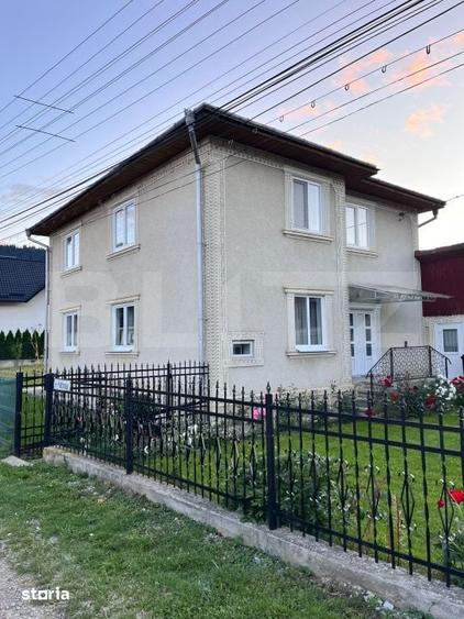 Casă cu 8 camere cu Teren 400 Mp în Central