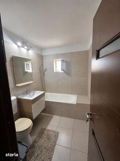 Apartament cu 3 camere decomandat în Craiovița Nouă