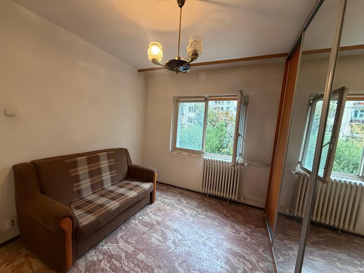 Apartament cu 3 camere decomandat în Tineretului