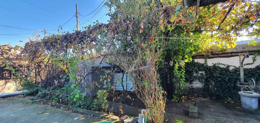 Casă individuală cu 3 camere cu Canalizare în Central