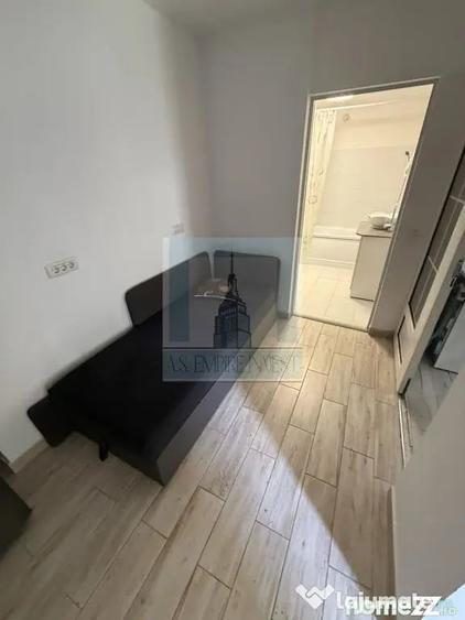 Casă cu 10 camere cu Teren 380 Mp în Astra