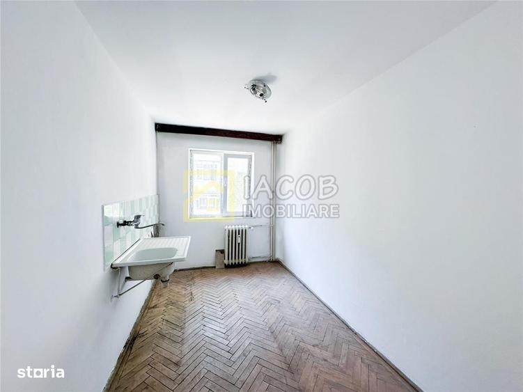 Apartament cu 3 camere nedecomandat în Central