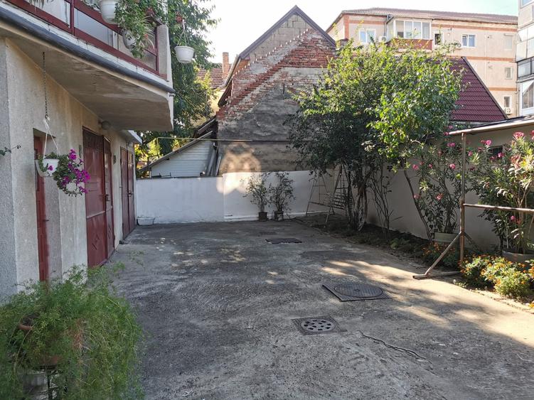 Apartament cu 5 camere decomandat în Elisabetin