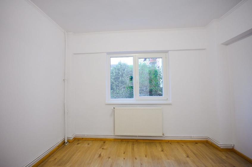 Apartament cu 4 camere decomandat în Ostroveni