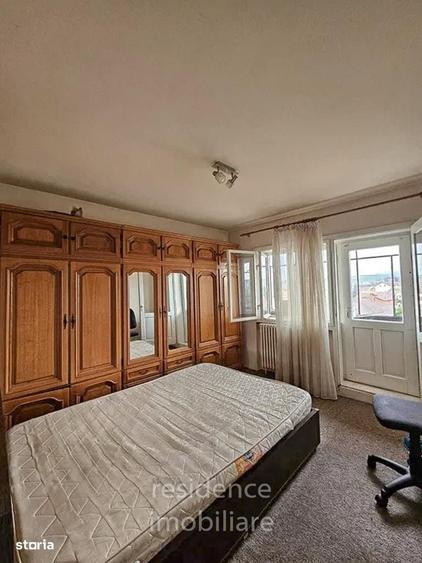 Apartament cu 3 camere decomandat în Între Lacuri