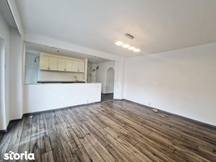 Apartament cu 3 camere decomandat în Tei