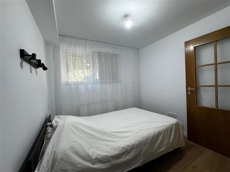 Apartament cu 3 camere semidecomandat, mobilat în Europa