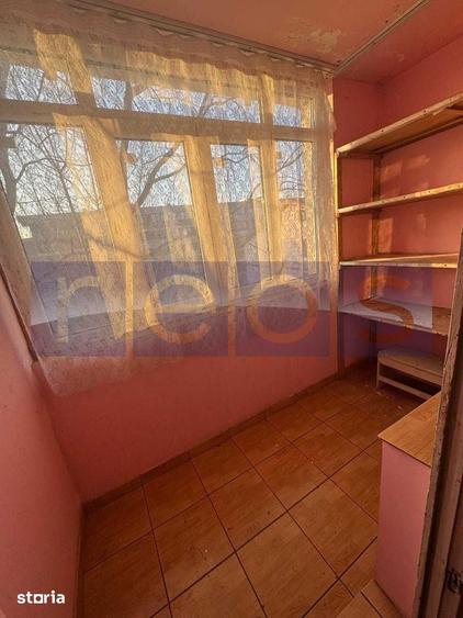 Apartament cu 3 camere semidecomandat în Ozana