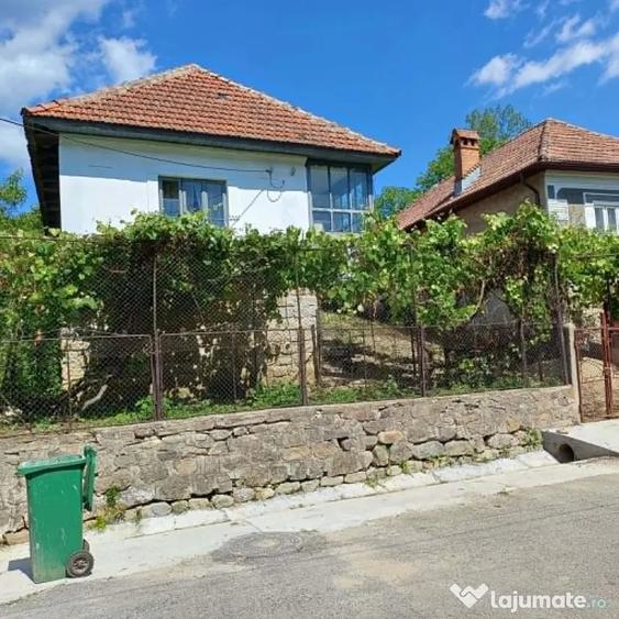Casă cu 4 camere în Central