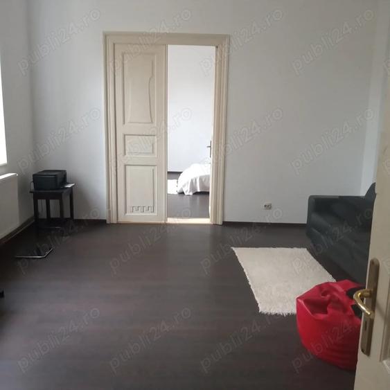 Casă cu 6 camere cu Teren 298 Mp în Corabia