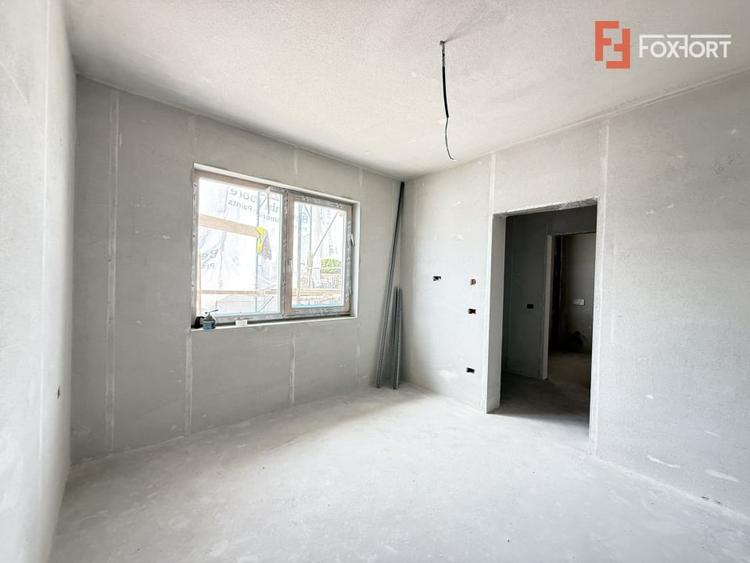Duplex cu 4 camere cu Canalizare în Săcălaz