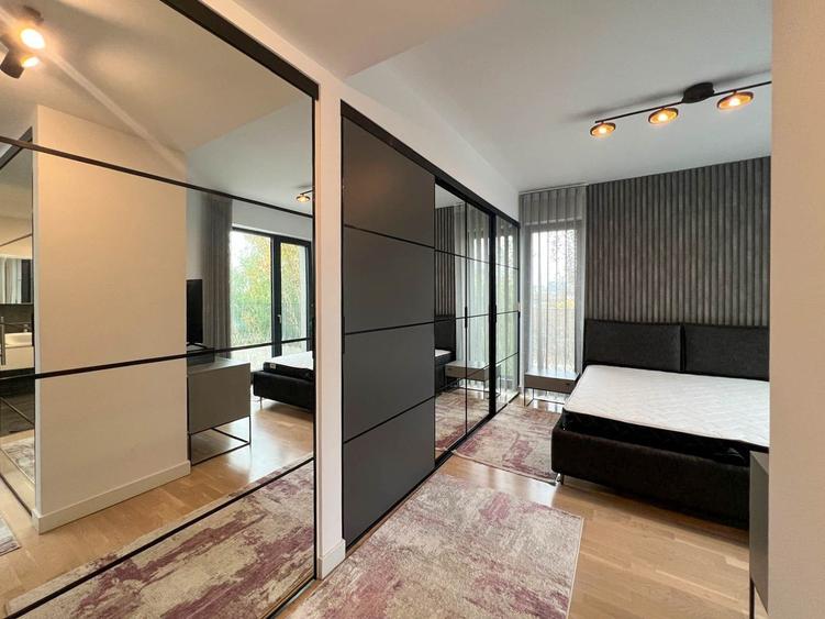 Apartament cu 4 camere semidecomandat în Nord