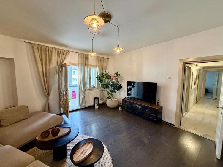 Apartament cu 3 camere decomandat în Brăilei