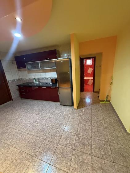 Apartament cu 3 camere decomandat în Plantelor
