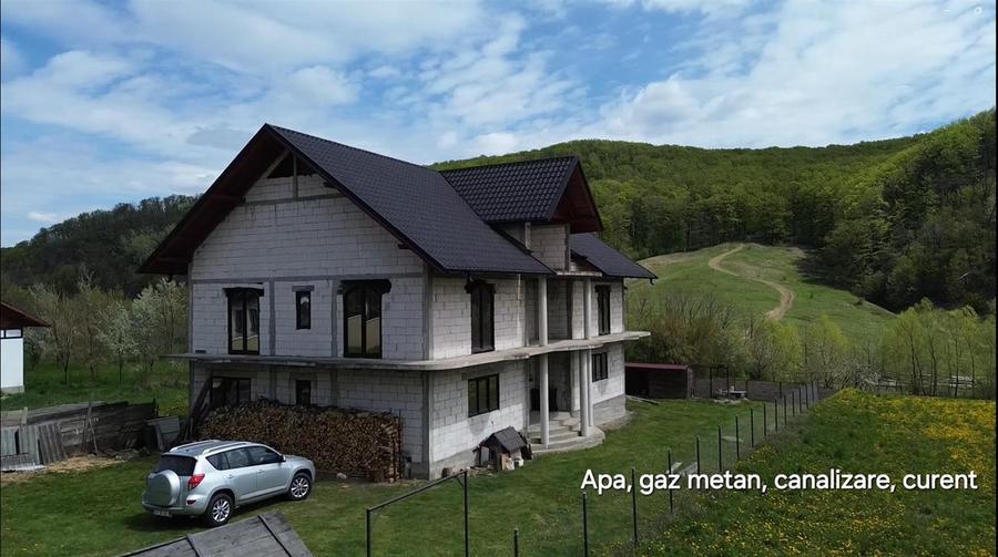 Casă cu 7 camere cu Canalizare în Pătrăuți