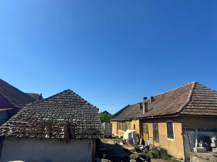 Casă cu 4 camere cu Teren 1536 Mp în Variaș