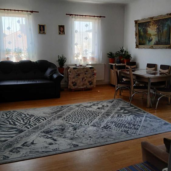 Apartament cu 3 camere decomandat în Zamora