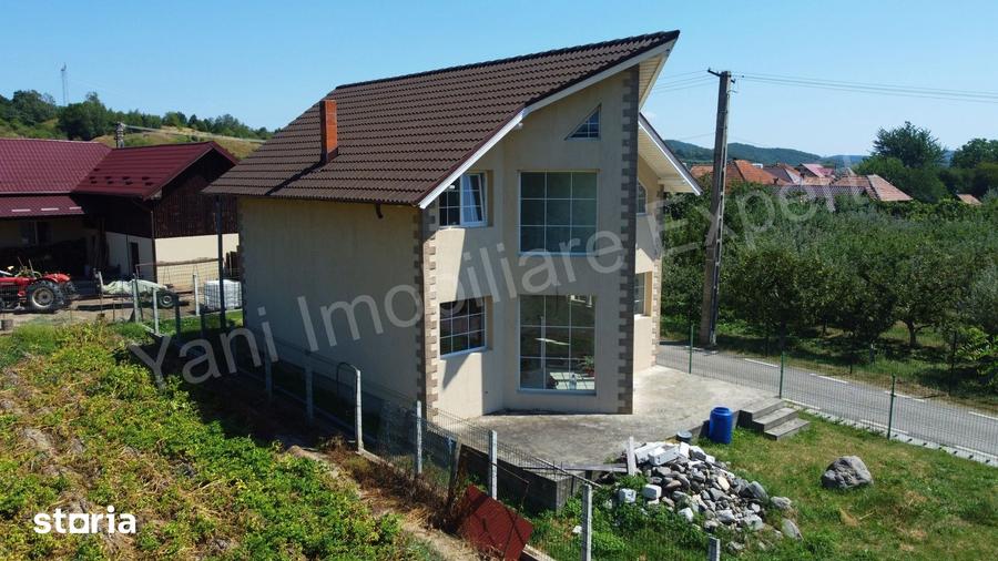 Casă cu 4 camere cu Teren 407 Mp în Țițești