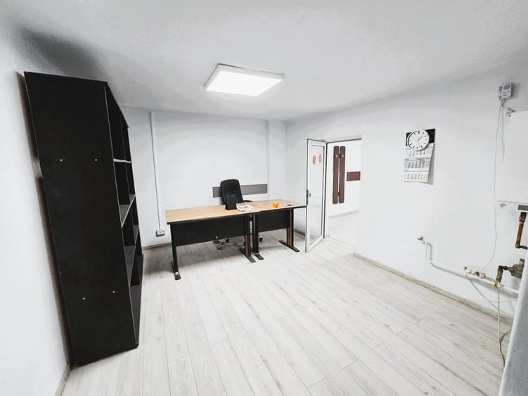 Birou, de 217 mp, în Central