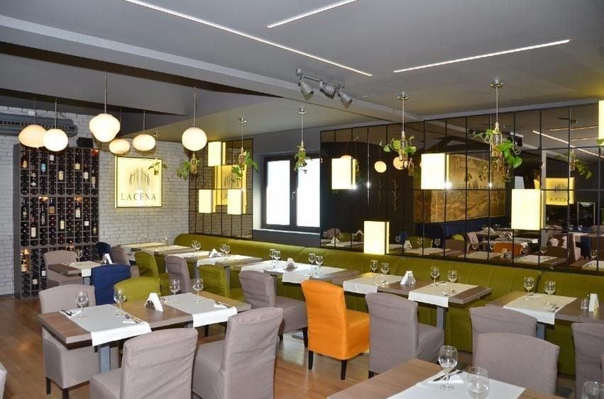 Spațiu comercial, de 260 mp, în Universitate