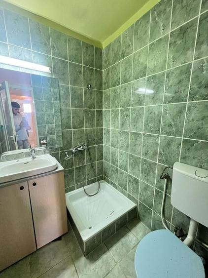Apartament cu 3 camere decomandat, mobilat în Între Lacuri