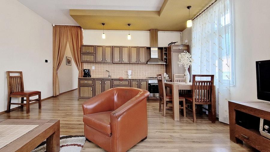 Apartament cu 2 camere decomandat, mobilat în Centrul Istoric